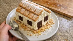 Nepečený vánoční domeček ze sušenek: efektní dezert, který připravíte den předem