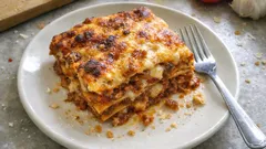 Vincisgrassi: slavnostní lasagne z Marche s pomalu taženým ragú a mozzarellou