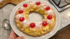 Ghirlanda z listového těsta s krémem a ananasem: efektní věnec, který zvládnete doma