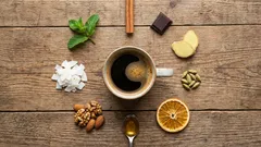 9 neobvyklých přísad do kávy, které ji udělají chutnější a zdravější