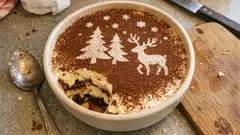 Sváteční tiramisu do mísy: krém ze žloutků, káva a kakaový „sněhový“ vzor