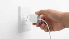 Mám odpojit nabíječku? Všechny vaše pochybnosti jednou provždy rozptýlíme.