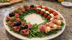 Slavnostní věnec z jednohubkových špízů: rychlé pohoštění bez vaření