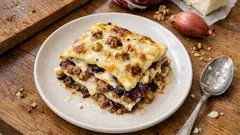 Lasagne s radicchiem a salsiccií: krémové vrstvy s taleggiem a vlašskými ořechy