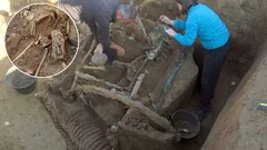 Archeologové byli zmateni, když otevřeli víko římské hrobky, která byla zapečetěna před 1700 lety.
