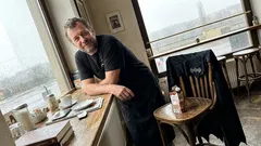 Historka: V letenské kavárně se objevil hrdina. A všichni ztichli