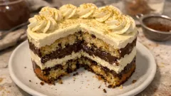 Růžový nepečený dort z panettone: hotový rychle, vypadá slavnostně