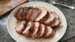 Vepřové arrosto ve fritéze: šťavnaté karé v pancettě za 30 minut