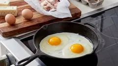 Proč potřebujete studenou pánev pro dokonalá míchaná vajíčka: technika, která vaše ráno změní k lepšímu