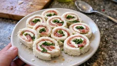 Rolky se stracchinem a rukolou: efektní pohoštění bez pečení hotové za chvilku
