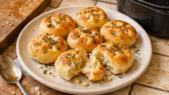 Nadýchané focacciny z horkovzdušné fritézy: zlatavé bochánky bez trouby