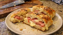 Plněná panfocaccia roláda s mortadellou a provolou: měkká i druhý den