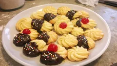 Křehké sušenky ze šlehaného olejového těsta: bez másla a krásně drží tvar