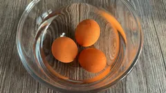 Vejce natvrdo nikdy nevkládejte do studené vody.